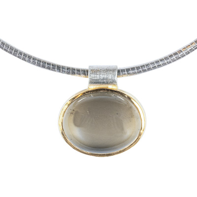 Silberanhänger mit Mondstein in Gelbgold Fassung