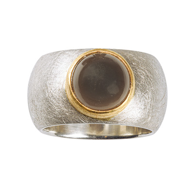 Silberring mit grauem Mondstein in Gelbgold Fassung