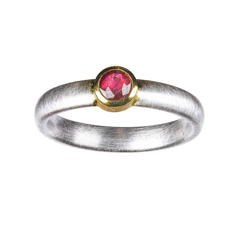 Silberring mit Rubin in Gelbgold Fassung