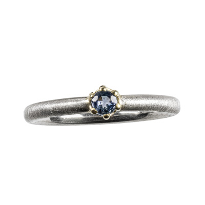 Silberring mit hellblauem Safir in Gelbgold Fassung