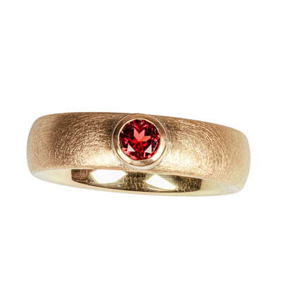 Ring mit Granat