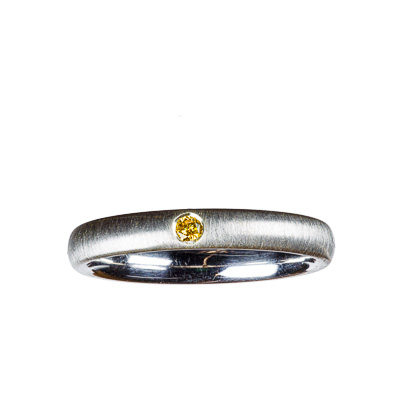 Ring mit Brillant
